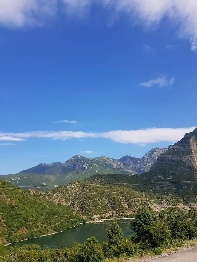 Lugina E Komanit 3*, Koman