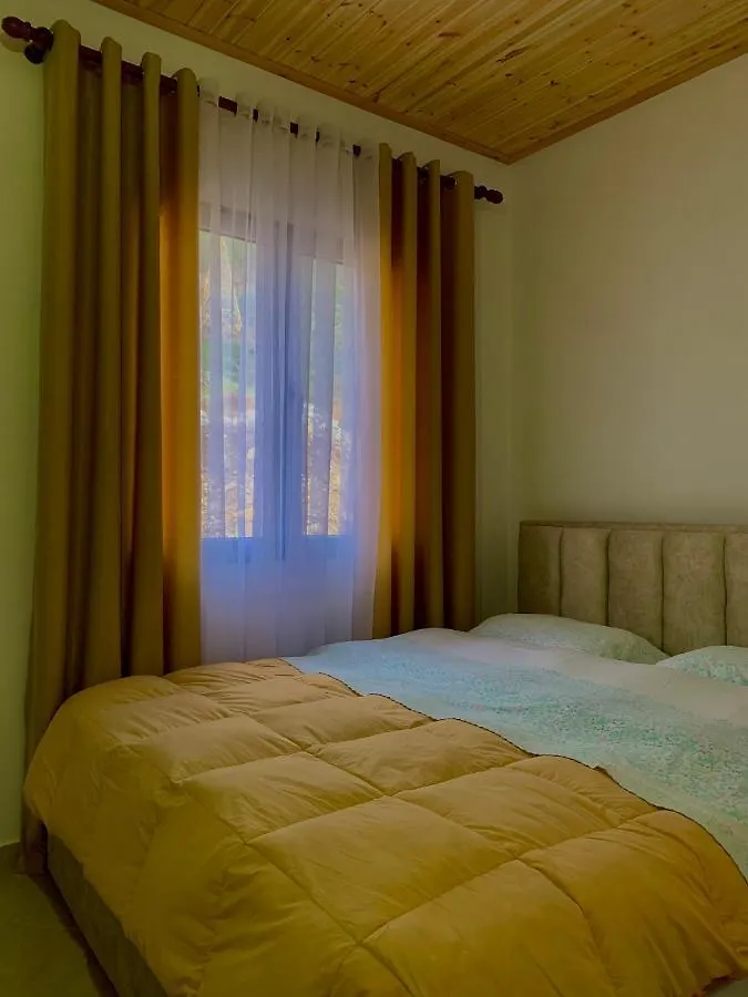 Hotel Lugina E Komanit