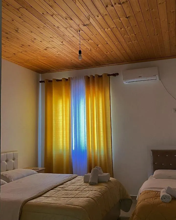 Hotell Lugina E Komanit