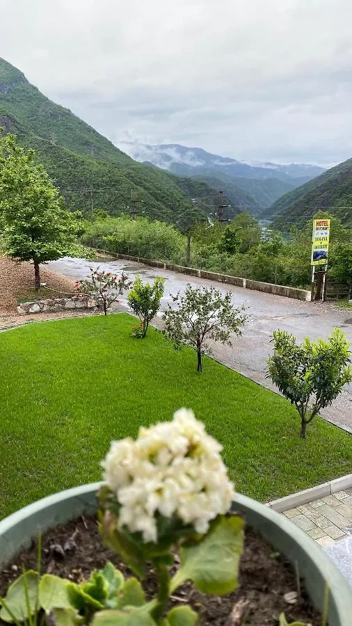 Lugina E Komanit 3*, Koman Albania