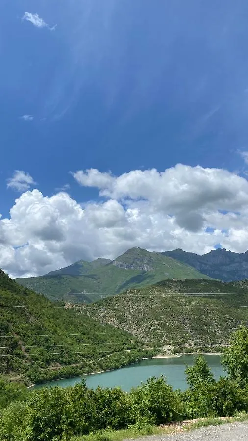Lugina E Komanit Hotell Koman