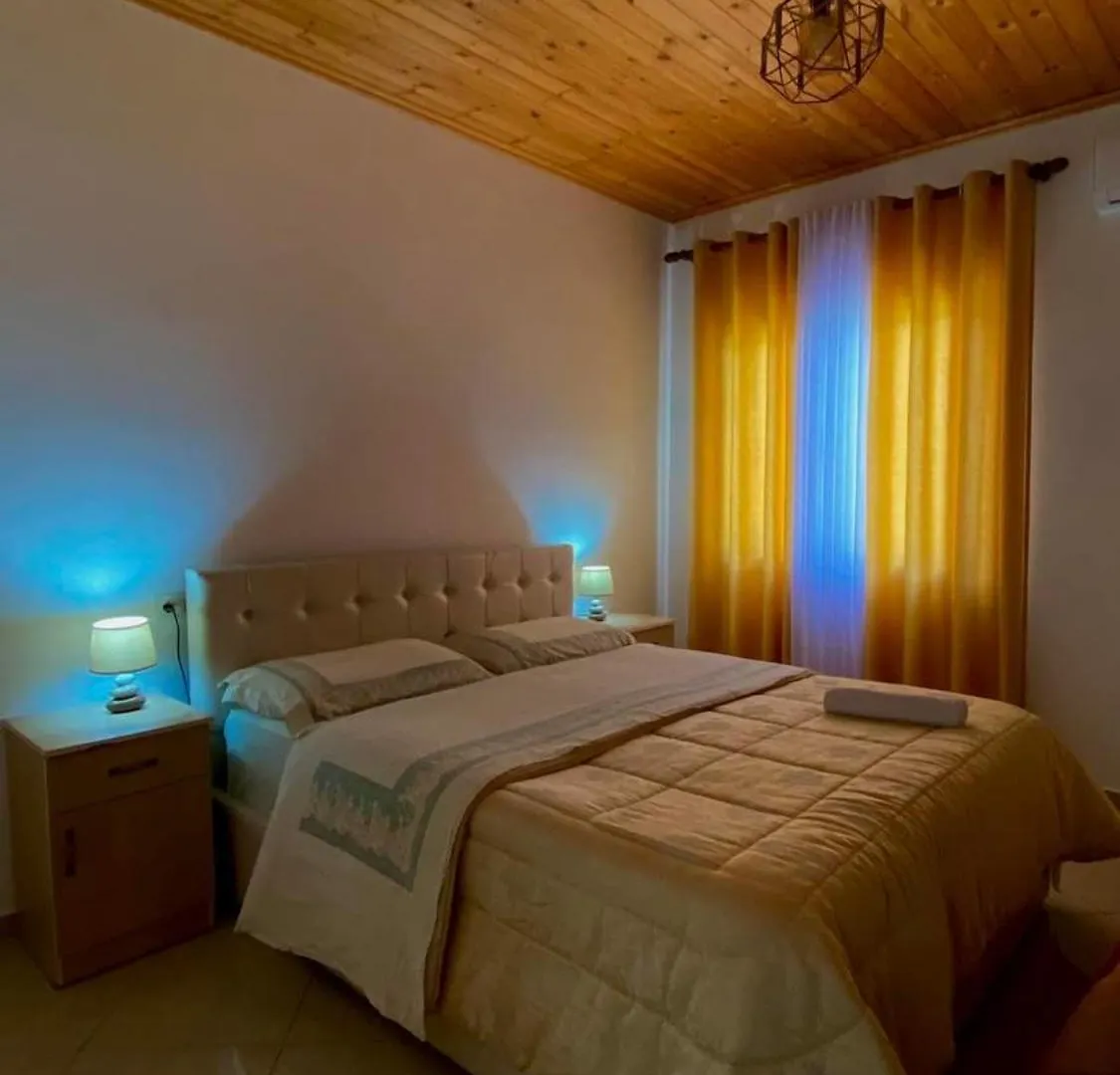Hotel Lugina E Komanit