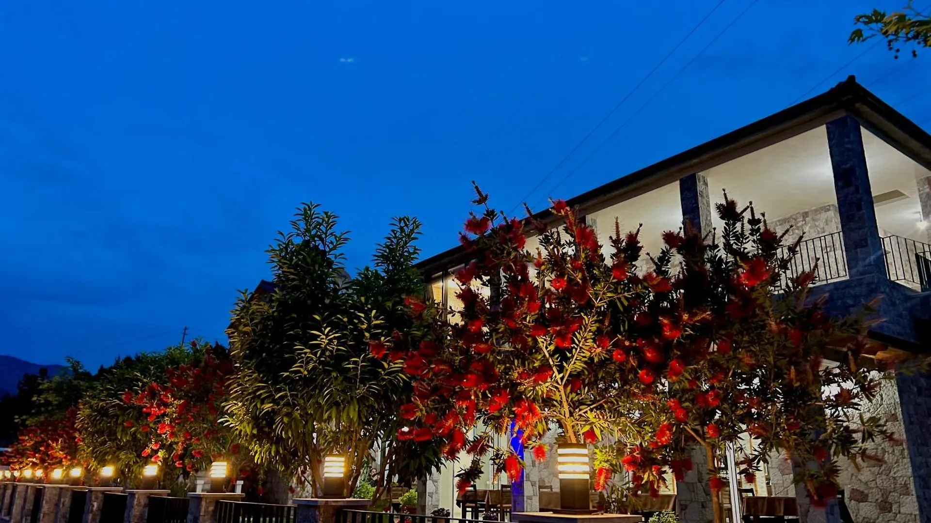 Hotell Lugina E Komanit